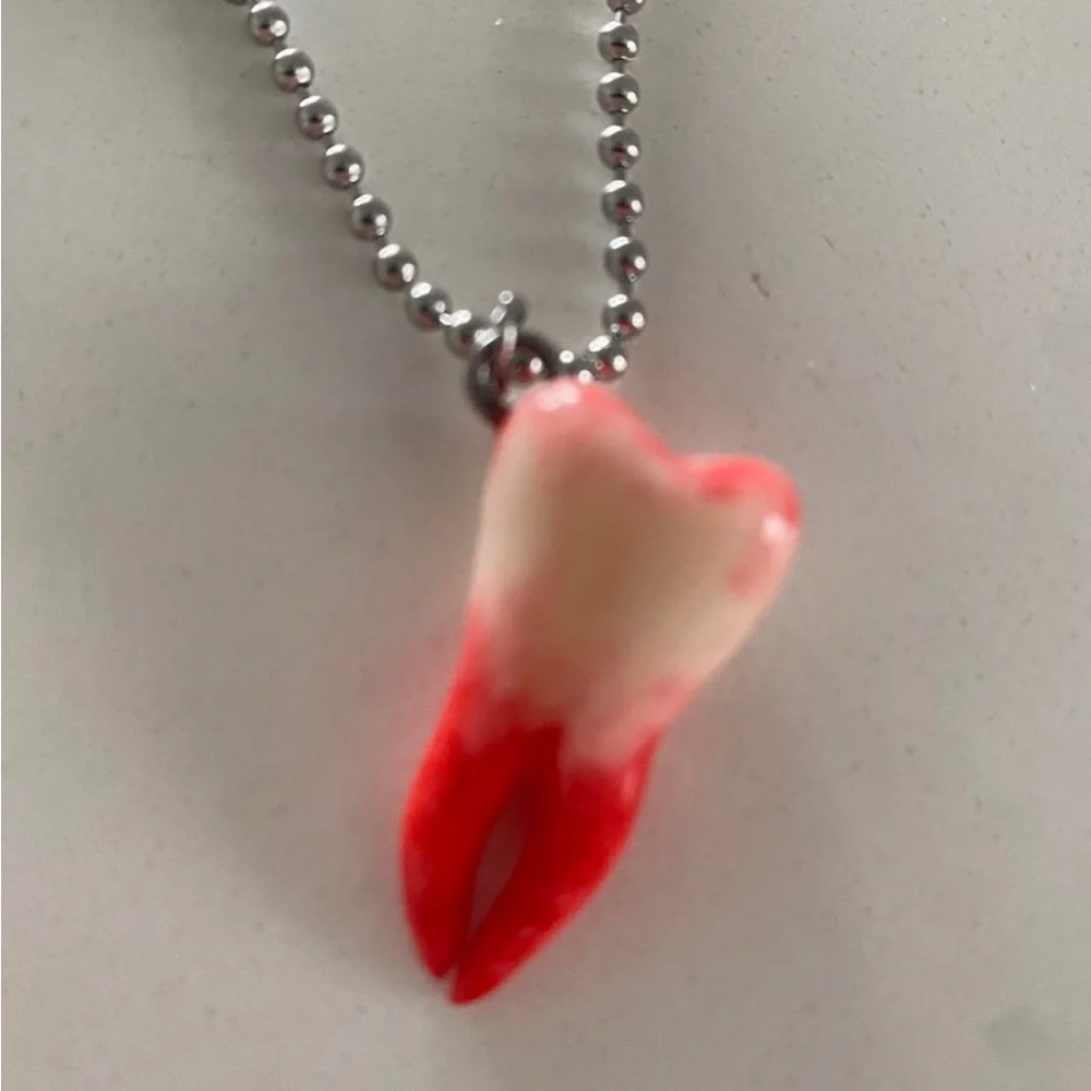Tooth Necklace - Picture 4 of 8